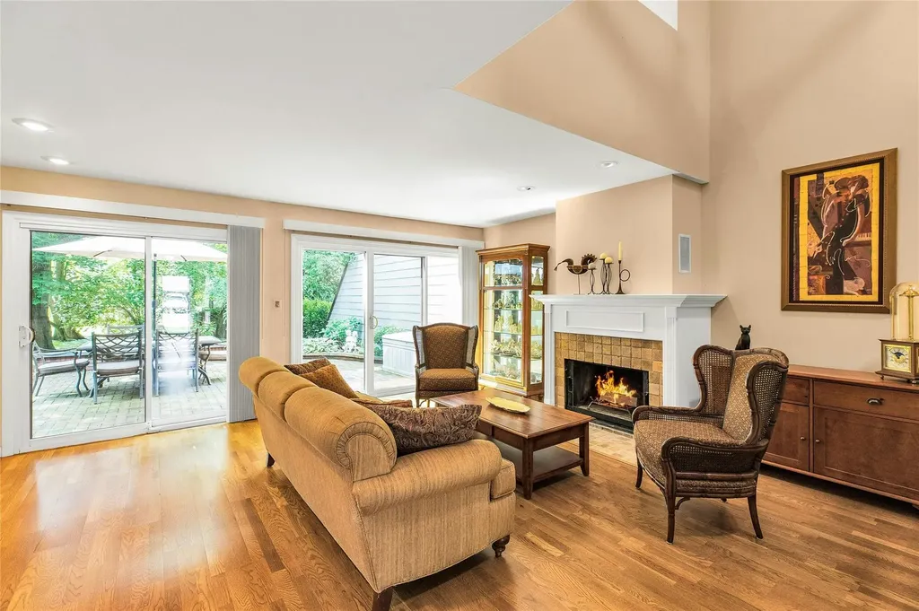82 Harbour Lane Bay Shore NY 11706