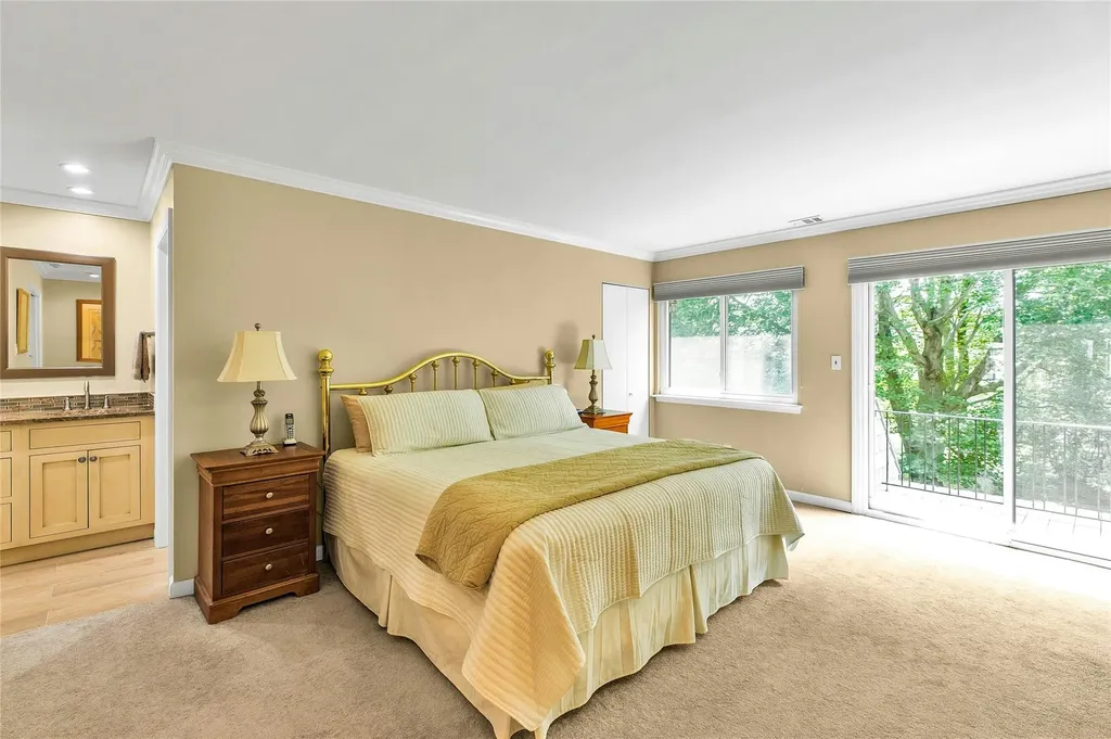 82 Harbour Lane Bay Shore NY 11706