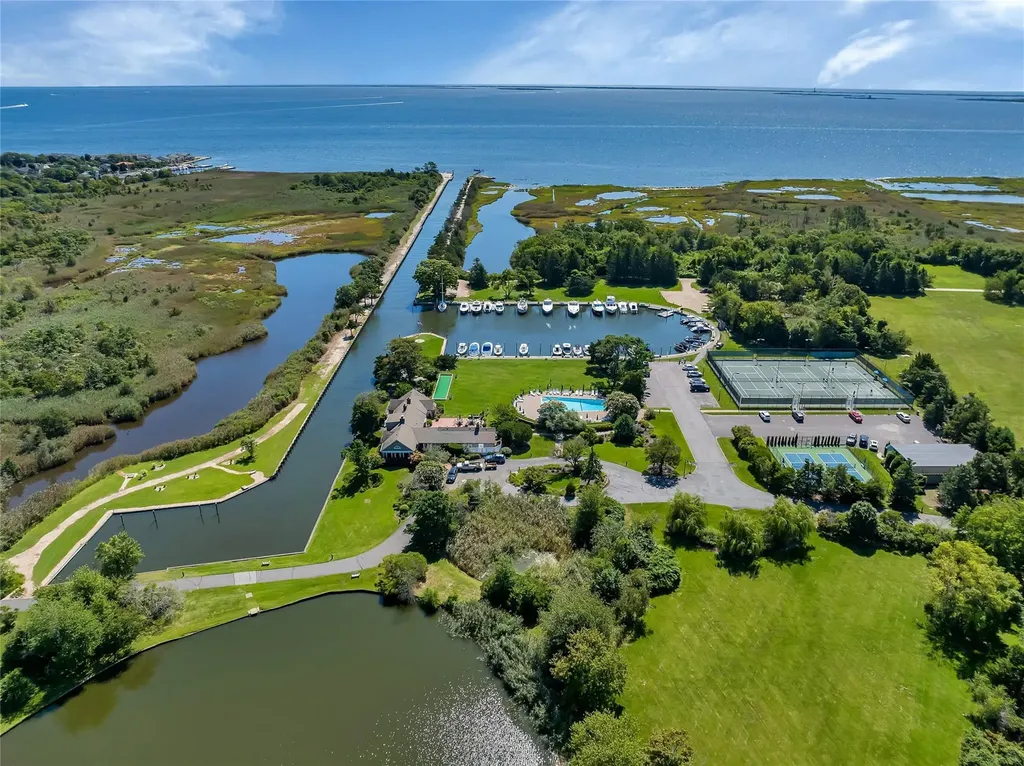 82 Harbour Lane Bay Shore NY 11706