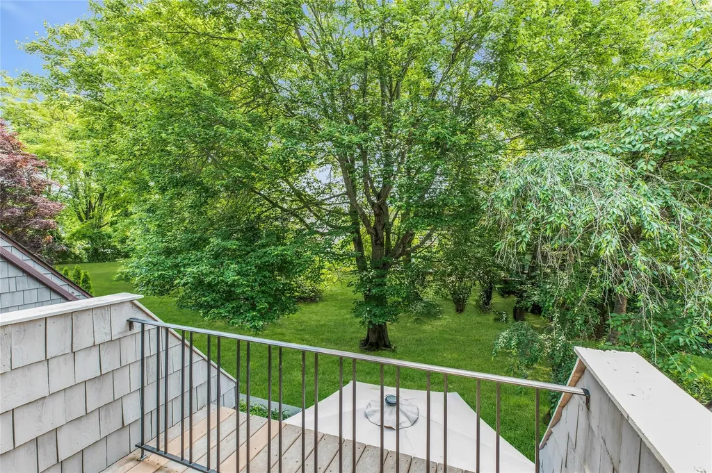 82 Harbour Lane Bay Shore NY 11706