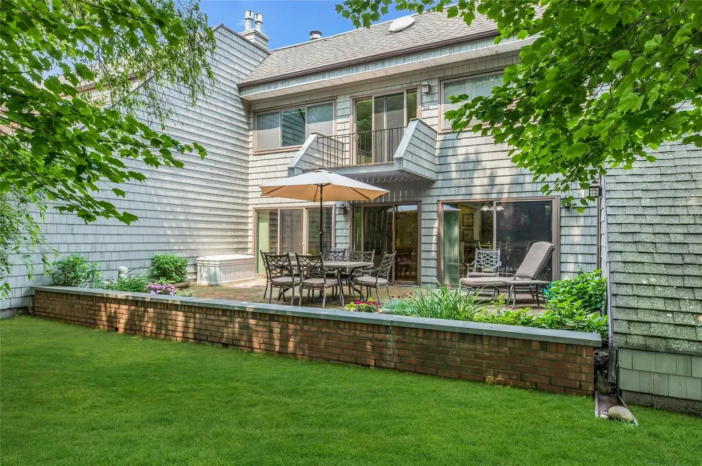 82 Harbour Lane Bay Shore NY 11706