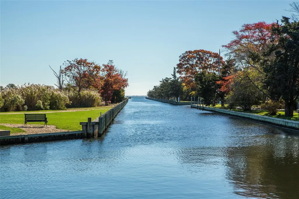 82 Harbour Lane Bay Shore NY 11706