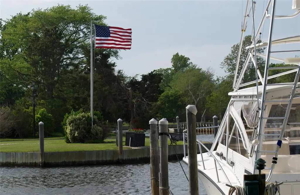82 Harbour Lane Bay Shore NY 11706