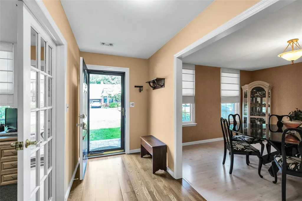 82 Harbour Lane Bay Shore NY 11706