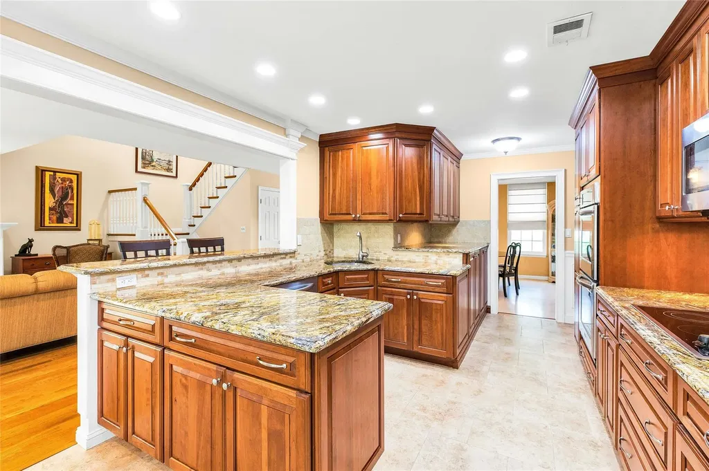 82 Harbour Lane Bay Shore NY 11706