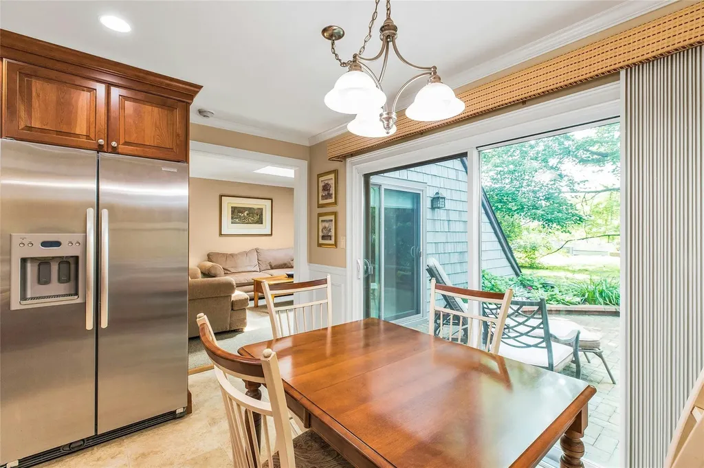 82 Harbour Lane Bay Shore NY 11706