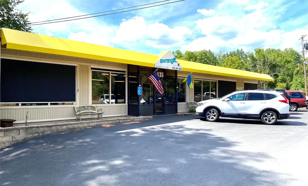 2435 S State Route 32 New Windsor NY 12553