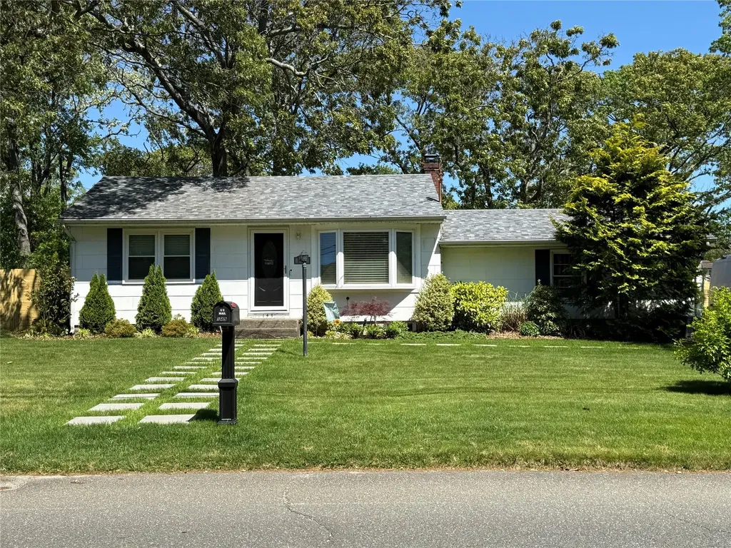 149 S Evergreen Drive Selden NY 11784