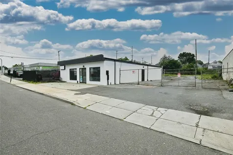 88 S Bayles Avenue Port Washington NY 11050
