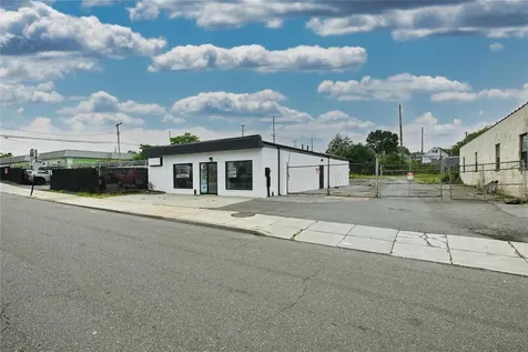 88 S Bayles Avenue Port Washington NY 11050