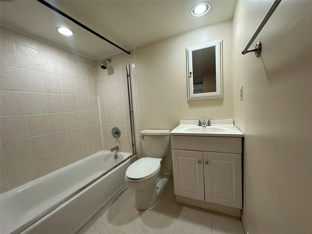 75 Hammond Lane Centereach NY 11720