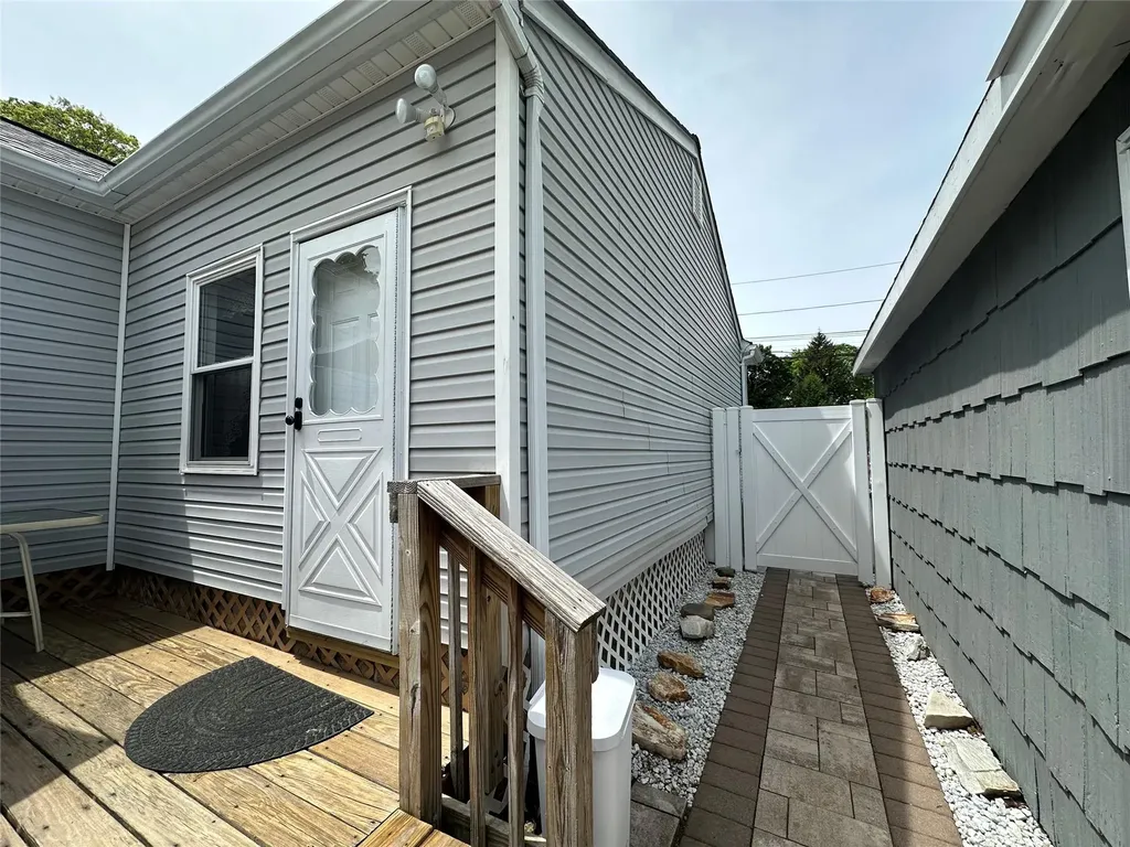 75 Hammond Lane Centereach NY 11720