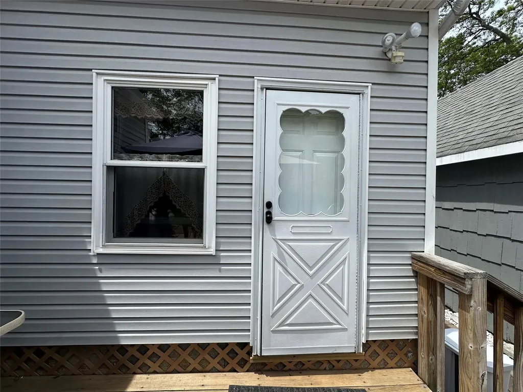 75 Hammond Lane Centereach NY 11720