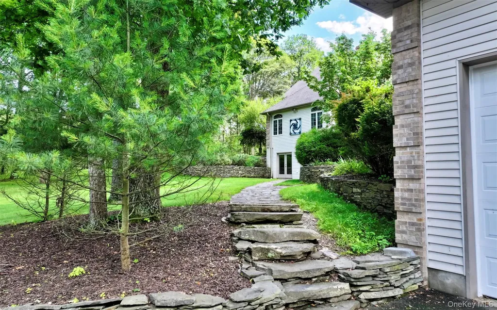75 Susan Lane Circleville NY 10919