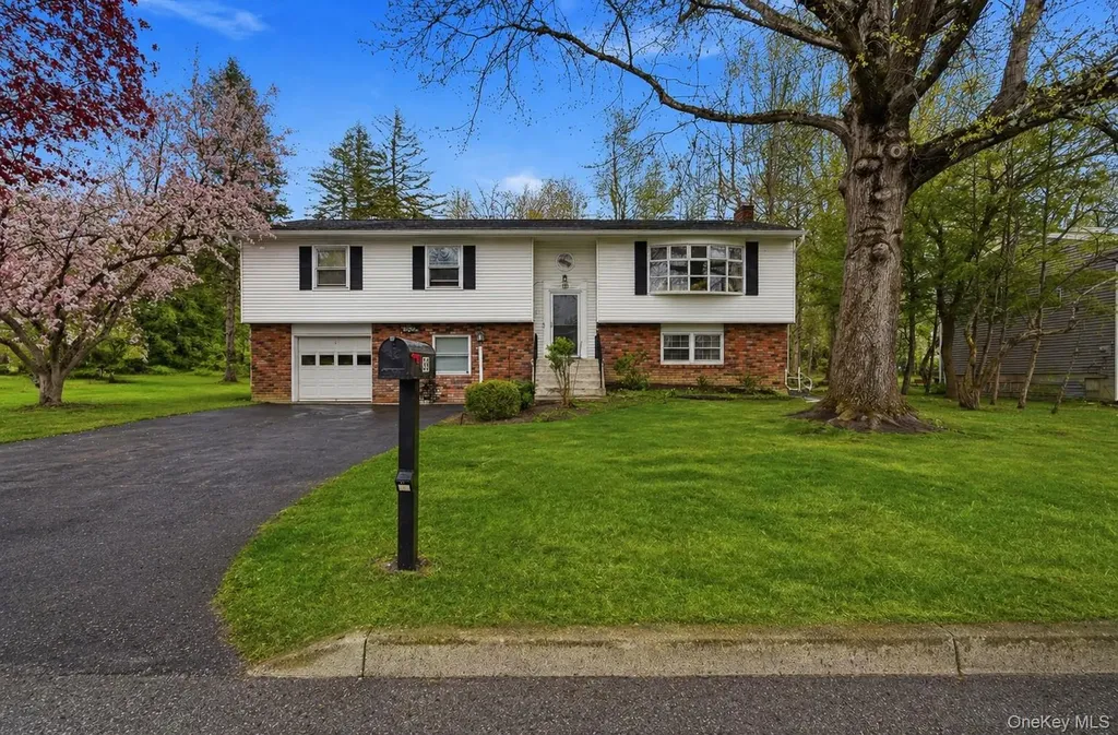 39 Carriage Hill Lane Poughkeepsie NY 12603