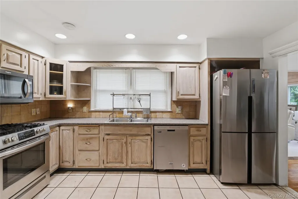 39 Carriage Hill Lane Poughkeepsie NY 12603