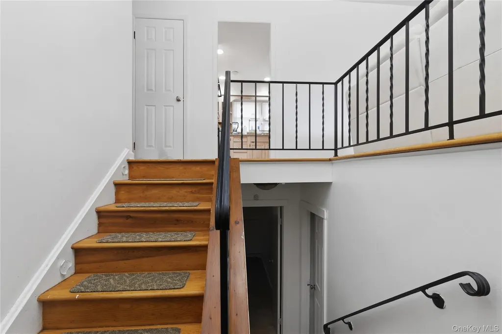 39 Carriage Hill Lane Poughkeepsie NY 12603