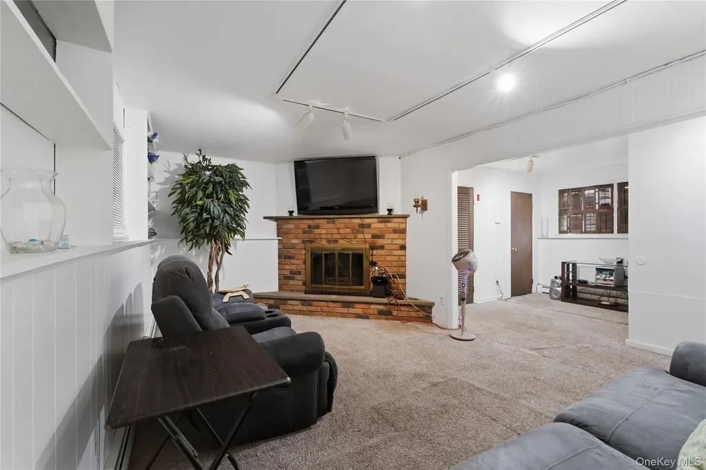 39 Carriage Hill Lane Poughkeepsie NY 12603