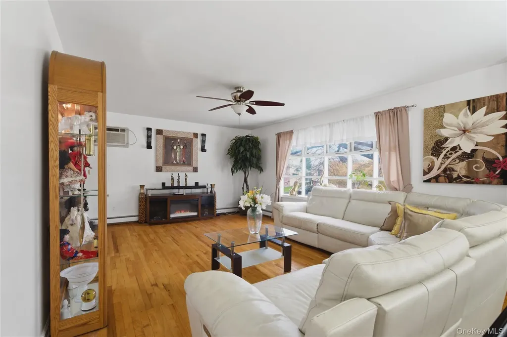 39 Carriage Hill Lane Poughkeepsie NY 12603