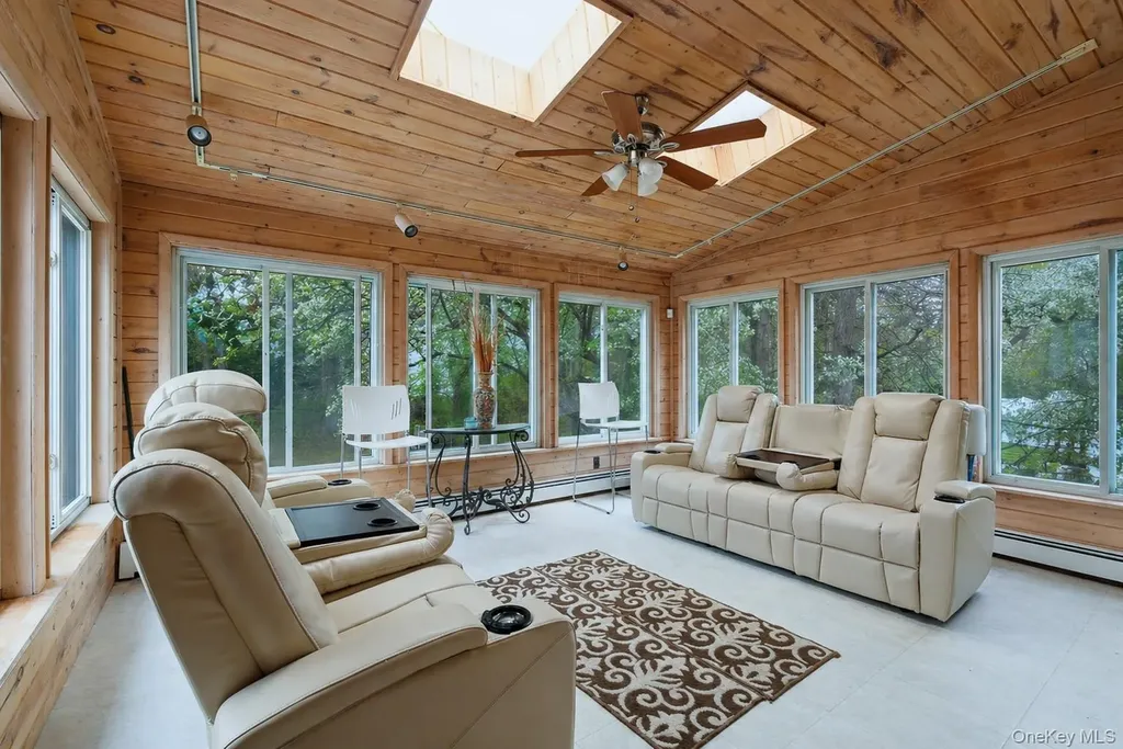 39 Carriage Hill Lane Poughkeepsie NY 12603