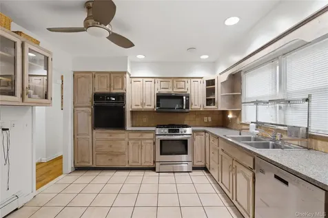 39 Carriage Hill Lane Poughkeepsie NY 12603