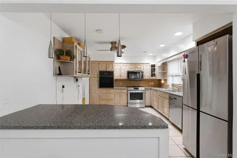 39 Carriage Hill Lane Poughkeepsie NY 12603