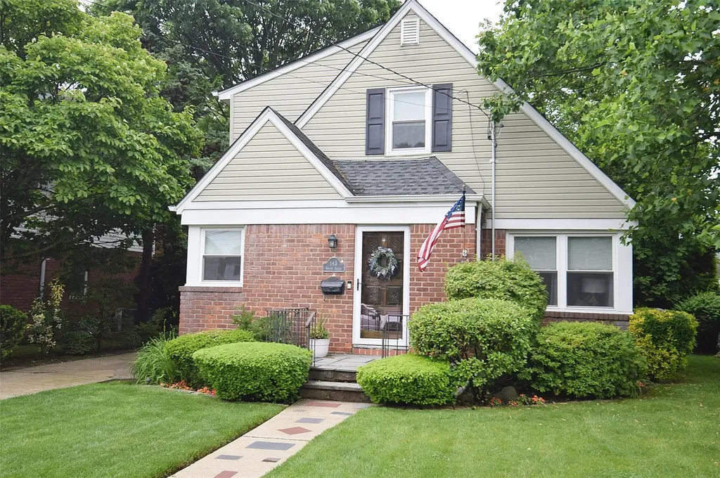 145 Gerard Avenue New Hyde Park NY 11040