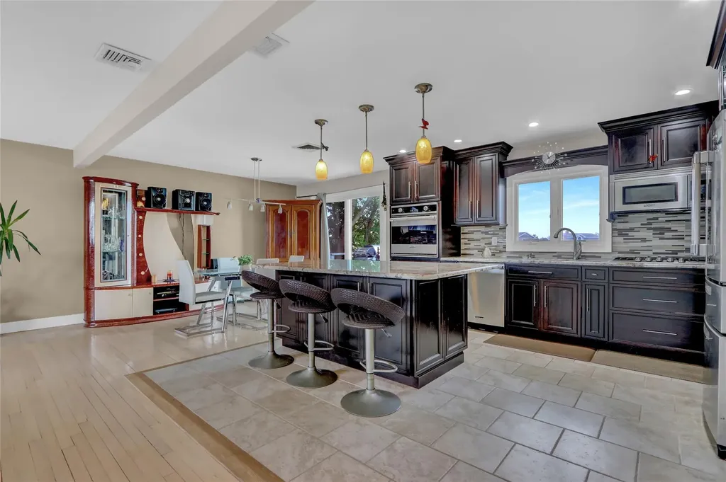 26 Bayview Avenue Babylon NY 11702
