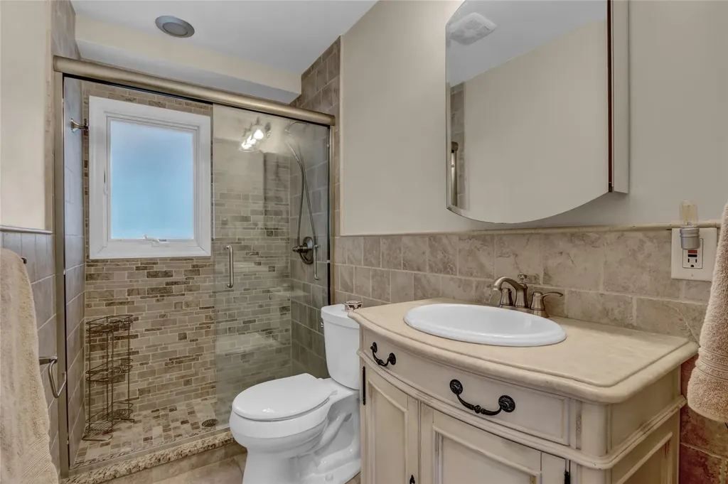 26 Bayview Avenue Babylon NY 11702