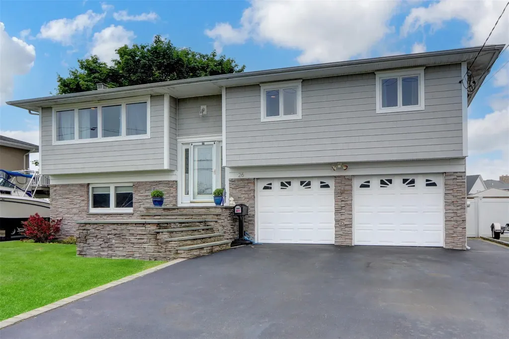 26 Bayview Avenue Babylon NY 11702