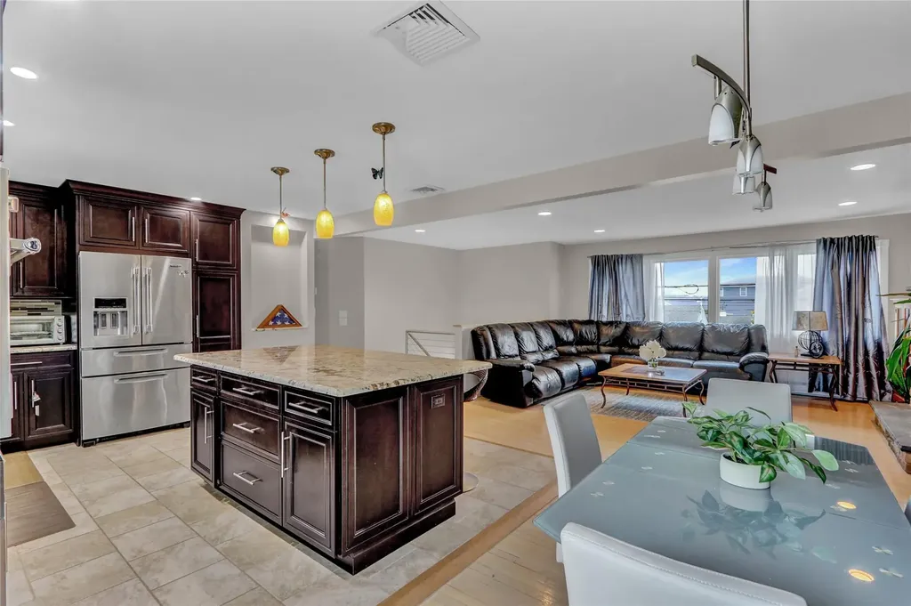 26 Bayview Avenue Babylon NY 11702