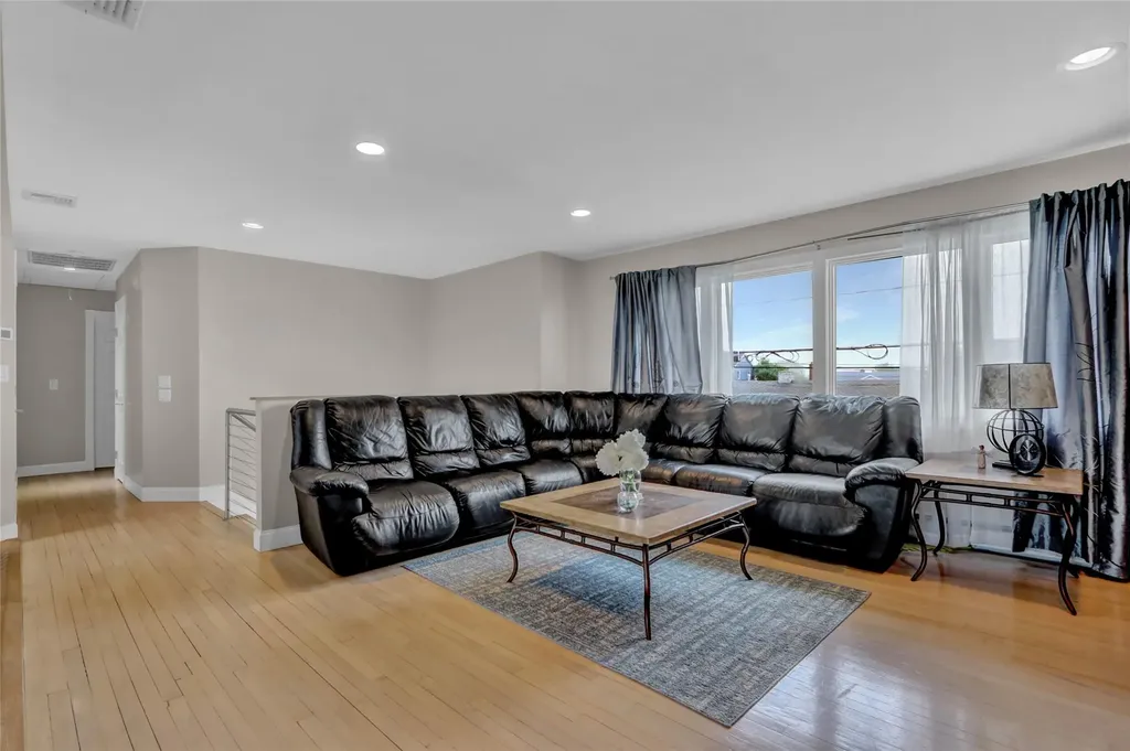 26 Bayview Avenue Babylon NY 11702