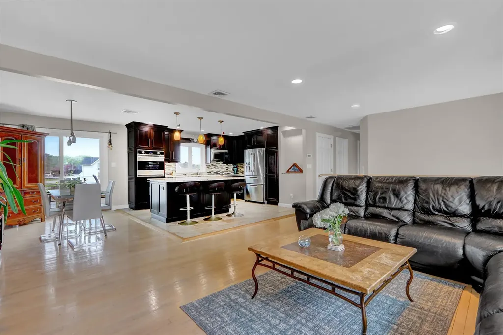26 Bayview Avenue Babylon NY 11702