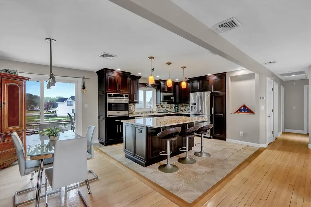 26 Bayview Avenue Babylon NY 11702