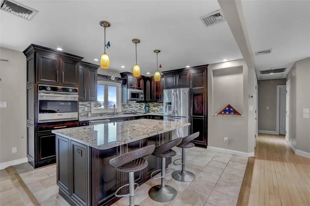 26 Bayview Avenue Babylon NY 11702