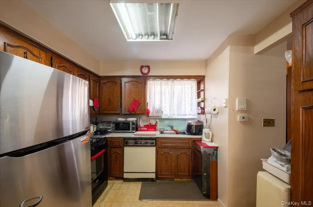 16608 29th Avenue Flushing NY 11358