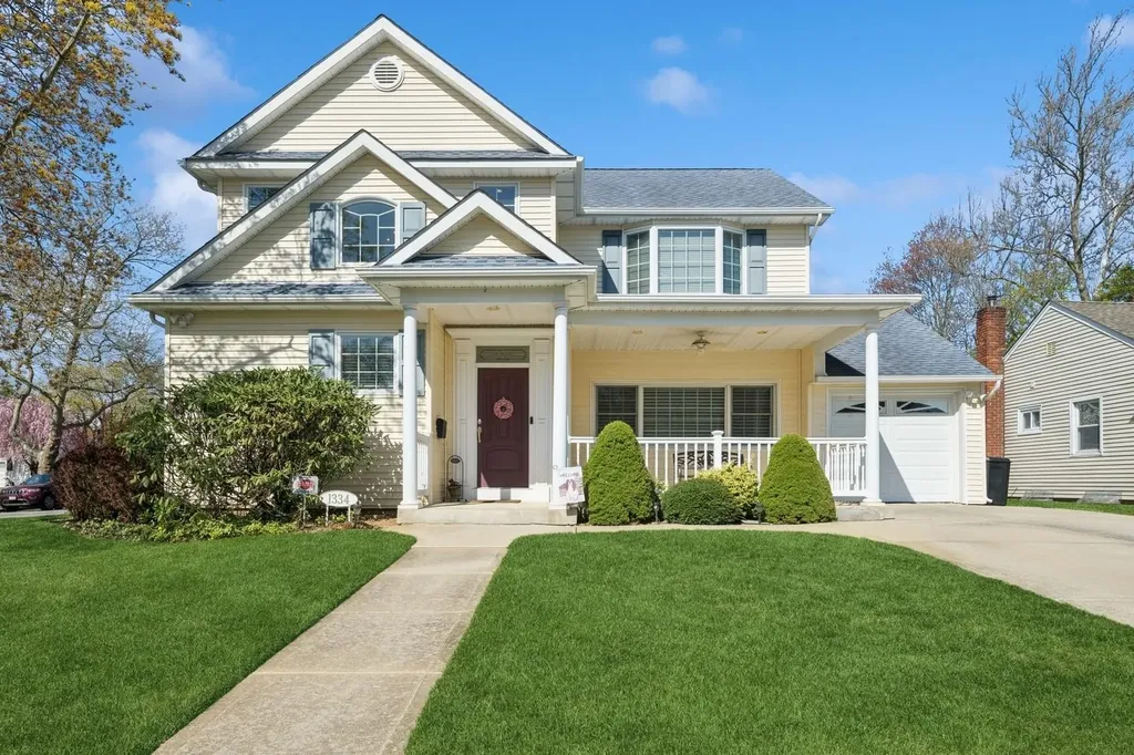 1334 Martin Drive Wantagh NY 11793