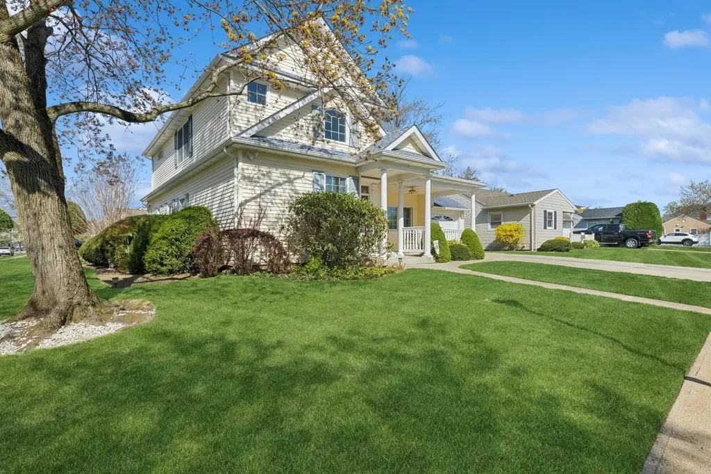 1334 Martin Drive Wantagh NY 11793