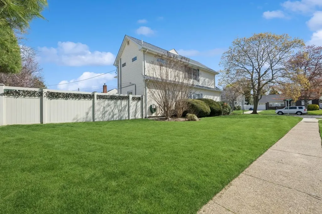 1334 Martin Drive Wantagh NY 11793