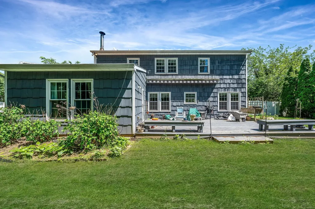 4 Hillcrest Lane Ridge NY 11961