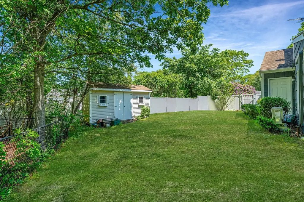 4 Hillcrest Lane Ridge NY 11961