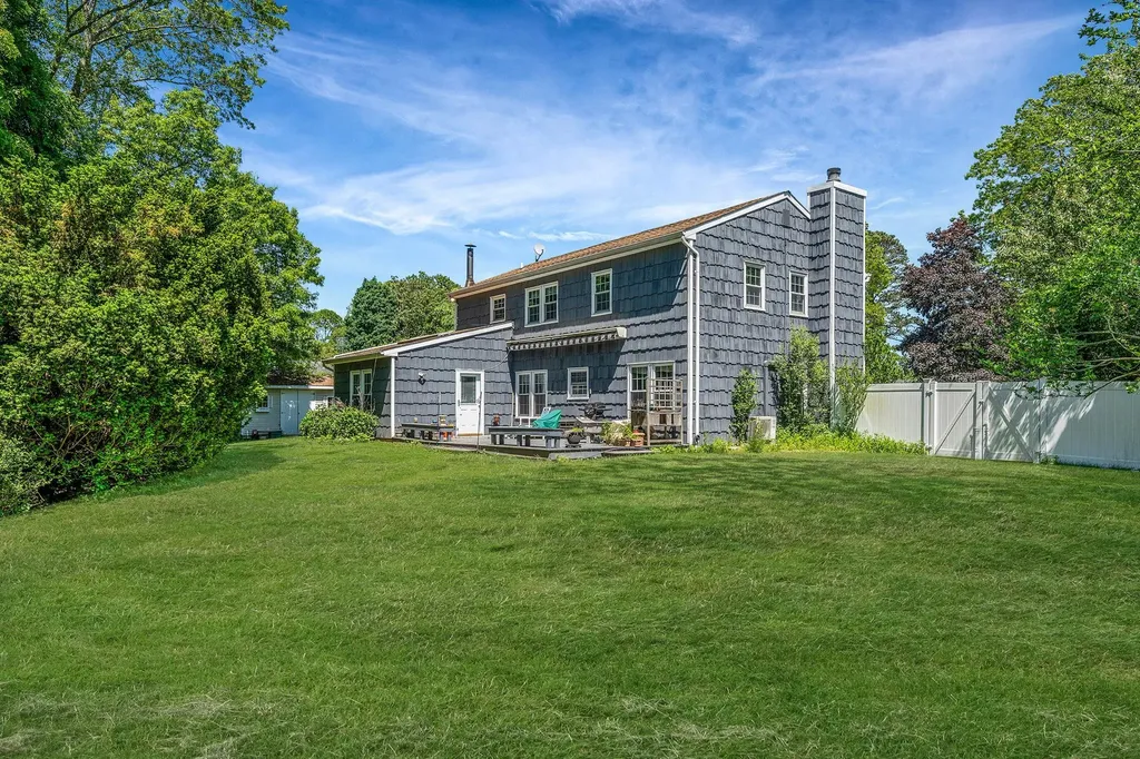 4 Hillcrest Lane Ridge NY 11961