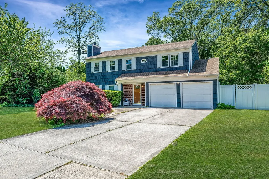 4 Hillcrest Lane Ridge NY 11961