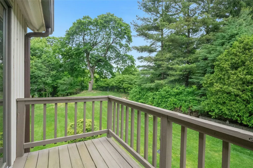 19 Trapping Way Pleasantville NY 10570