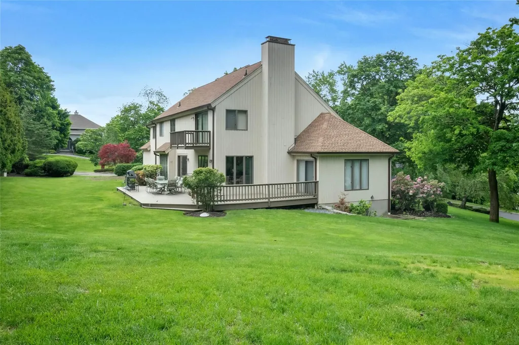 19 Trapping Way Pleasantville NY 10570