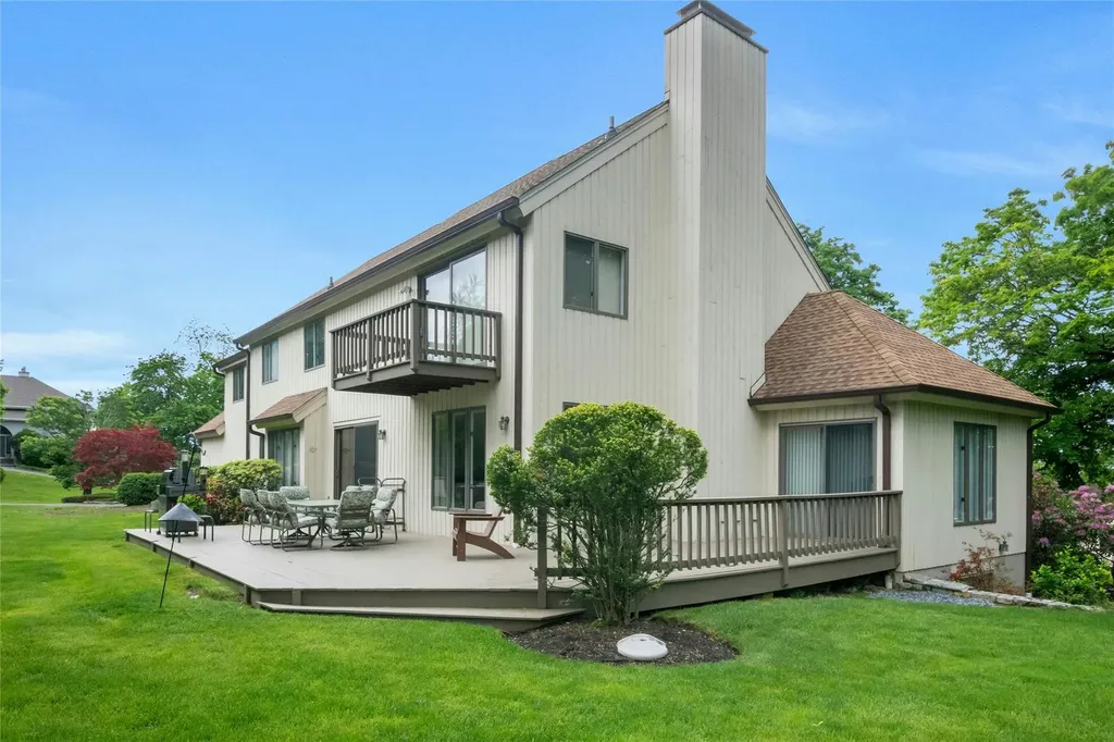 19 Trapping Way Pleasantville NY 10570