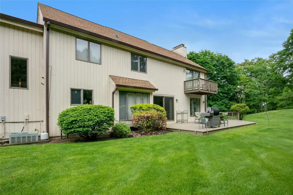 19 Trapping Way Pleasantville NY 10570