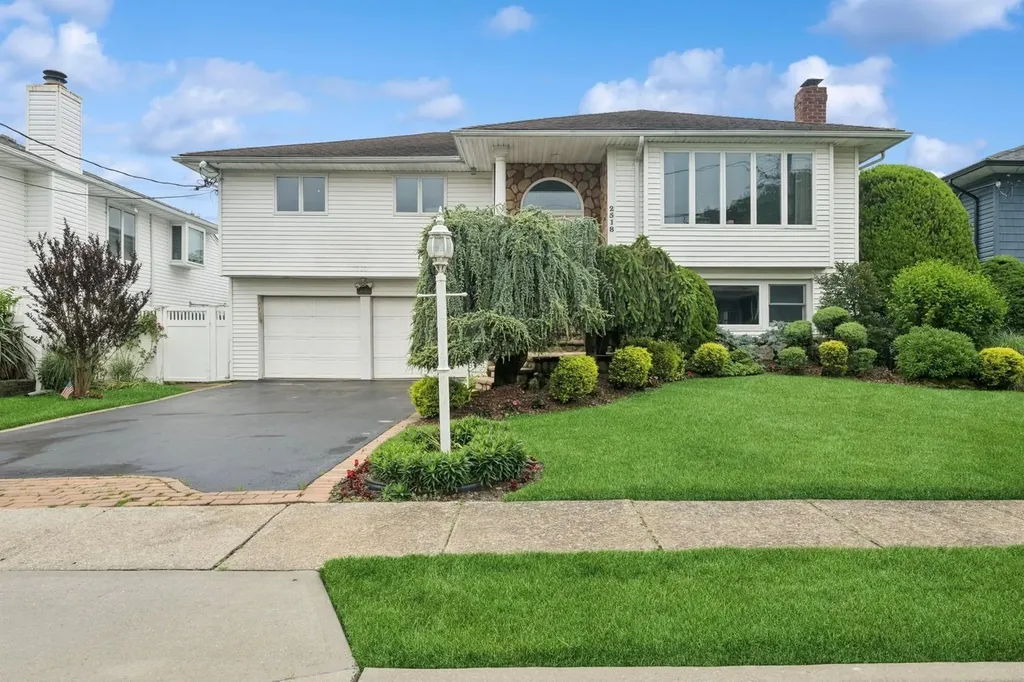 2518 April Lane Bellmore NY 11710