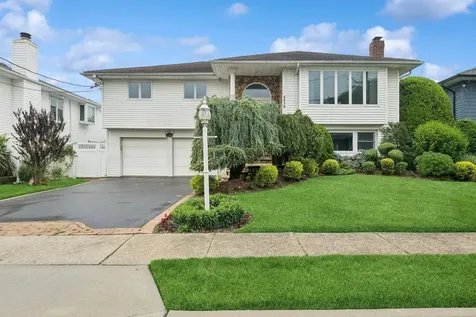 2518 April Lane Bellmore NY 11710