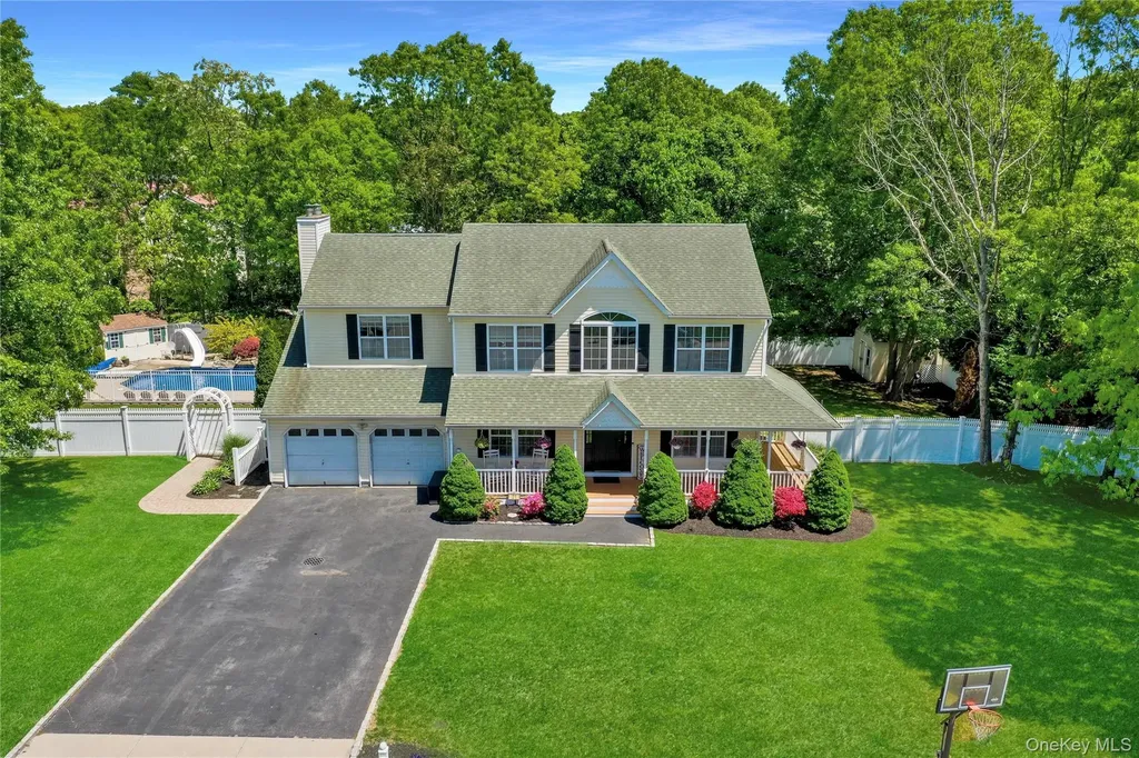 21 Savanna Circle Mount Sinai NY 11766